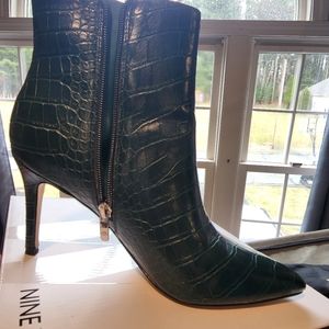 9 West forest green boots size 9.5